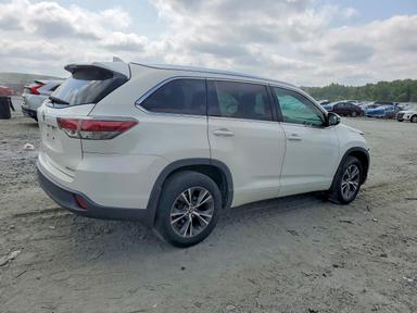 Вид 2016 TOYOTA HIGHLANDER XLE, угол 3