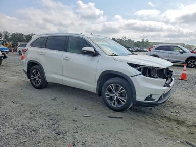 Вид 2016 TOYOTA HIGHLANDER XLE, угол 4