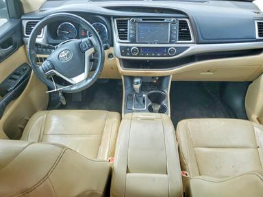 Вид 2016 TOYOTA HIGHLANDER XLE, угол 8