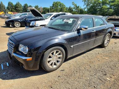 Vue de 2005 CHRYSLER 300C, angle 1