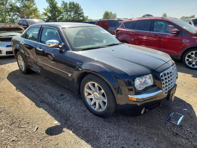 Vue de 2005 CHRYSLER 300C, angle 4
