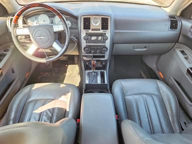 Vue de 2005 CHRYSLER 300C, angle 8