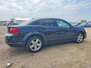 منظر 2013 DODGE AVENGER SXT، زاوية 3