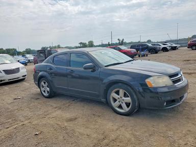 منظر 2013 DODGE AVENGER SXT، زاوية 4