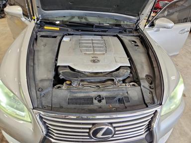 Vista de 2013 LEXUS LS 460L, ángulo 11