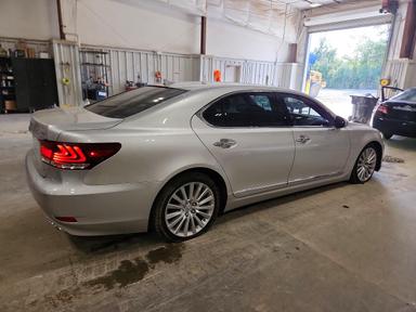 Vista de 2013 LEXUS LS 460L, ángulo 3