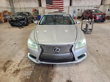 Vista de 2013 LEXUS LS 460L, ángulo 5