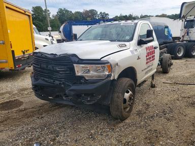 Vue de 2022 RAM 3500, angle 1