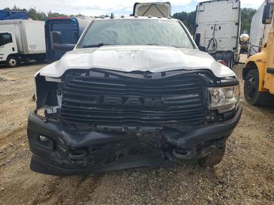Vue de 2022 RAM 3500, angle 5