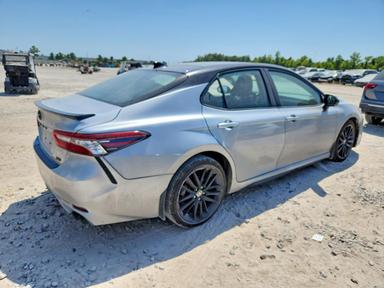 منظر 2023 TOYOTA CAMRY XSE، زاوية 3