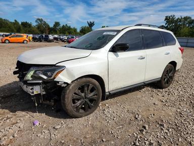 Vue de 2018 NISSAN PATHFINDER SL, angle 1