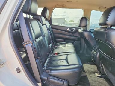 Vue de 2018 NISSAN PATHFINDER SL, angle 11