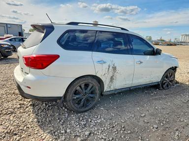 Vue de 2018 NISSAN PATHFINDER SL, angle 3