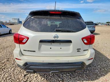 Vue de 2018 NISSAN PATHFINDER SL, angle 6