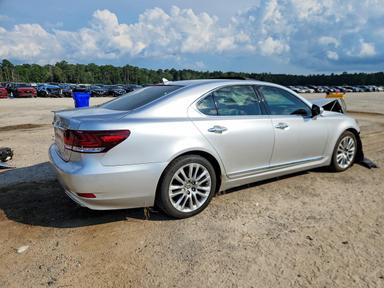 منظر 2013 LEXUS LS 460، زاوية 3