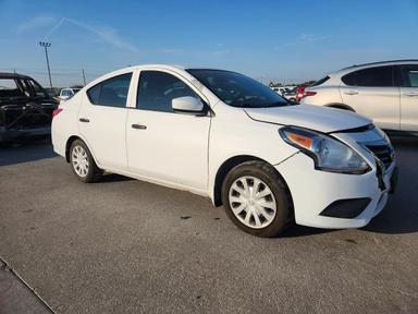 Вид 2018 NISSAN VERSA S PLUS, угол 4