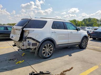 Вид 2018 FORD EXPLORER PLATINUM, угол 3