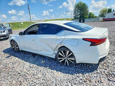 منظر 2019 NISSAN ALTIMA SR، زاوية 2