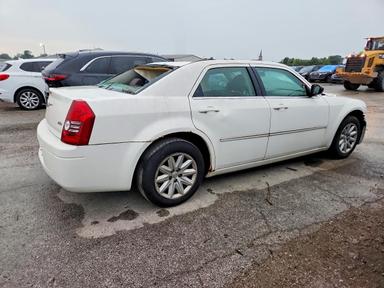 منظر 2008 CHRYSLER 300 LX، زاوية 3