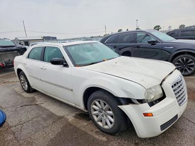 منظر 2008 CHRYSLER 300 LX، زاوية 4