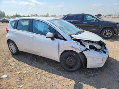 Vue de 2015 NISSAN VERSA NOTE SV, angle 4