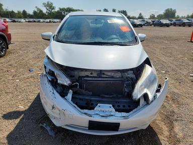 Vue de 2015 NISSAN VERSA NOTE SV, angle 5