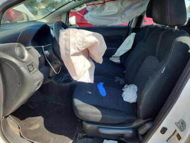 Vue de 2015 NISSAN VERSA NOTE SV, angle 7