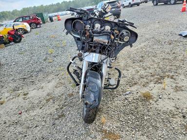 Вид 2009 HARLEY-DAVIDSON FLHX, угол 2