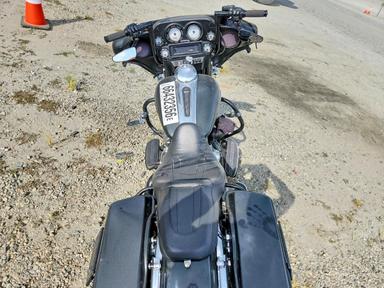 Вид 2009 HARLEY-DAVIDSON FLHX, угол 6