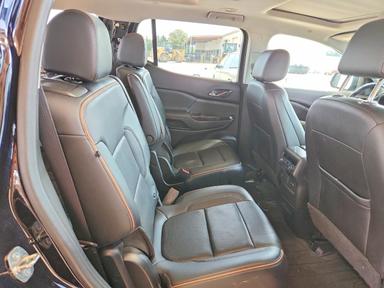 Vista de 2021 GMC ACADIA AT4, ángulo 11