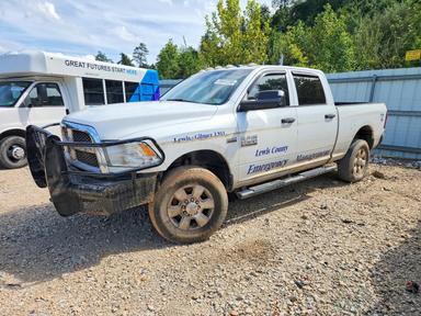 Vista de 2014 RAM 2500 ST, ángulo 1