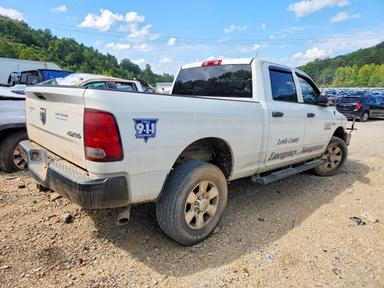 Vista de 2014 RAM 2500 ST, ángulo 3