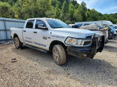 Vista de 2014 RAM 2500 ST, ángulo 4