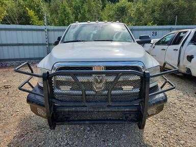 Vista de 2014 RAM 2500 ST, ángulo 5