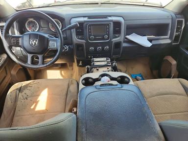 Vista de 2014 RAM 2500 ST, ángulo 8
