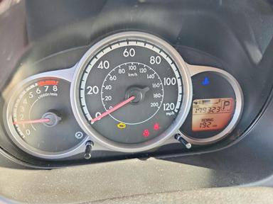 منظر 2011 MAZDA MAZDA2، زاوية 9