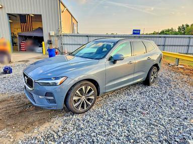 منظر 2022 VOLVO XC60 B5 MOMENTUM، زاوية 1