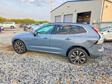 منظر 2022 VOLVO XC60 B5 MOMENTUM، زاوية 2
