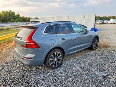 منظر 2022 VOLVO XC60 B5 MOMENTUM، زاوية 3