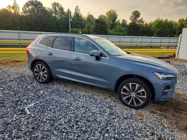 منظر 2022 VOLVO XC60 B5 MOMENTUM، زاوية 4