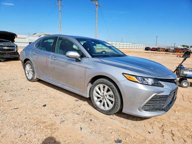 Vista de 2024 TOYOTA CAMRY LE, ángulo 4