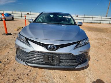 Vista de 2024 TOYOTA CAMRY LE, ángulo 5