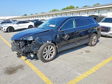 Vue de 2013 LINCOLN MKT, angle 1