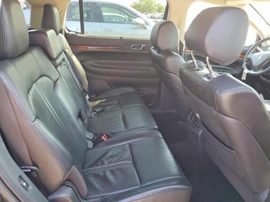 Vue de 2013 LINCOLN MKT, angle 11