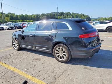 Vue de 2013 LINCOLN MKT, angle 2