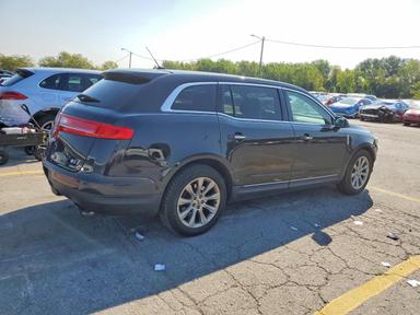 Vue de 2013 LINCOLN MKT, angle 3