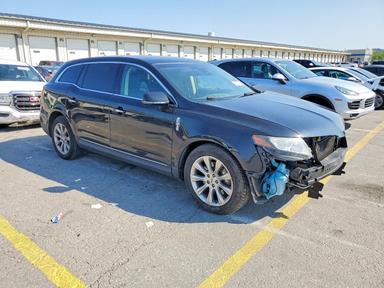 Vue de 2013 LINCOLN MKT, angle 4