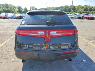 Vue de 2013 LINCOLN MKT, angle 6
