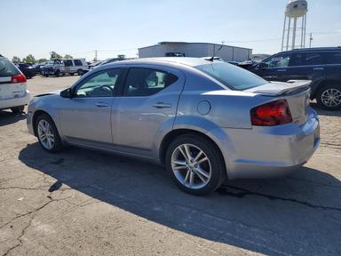 منظر 2013 DODGE AVENGER SXT، زاوية 2