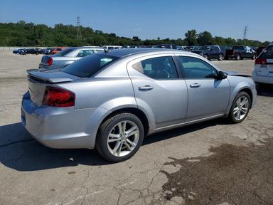 منظر 2013 DODGE AVENGER SXT، زاوية 3